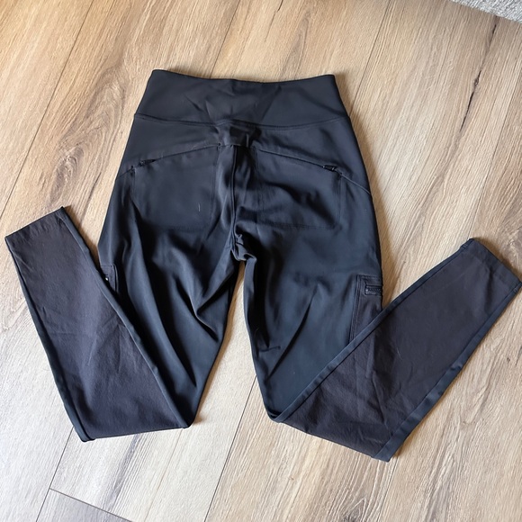 EUC Athleta Headlands Hybrid Cargo II Tights - dark charcoal/off-black size 4 - Picture 5 of 9